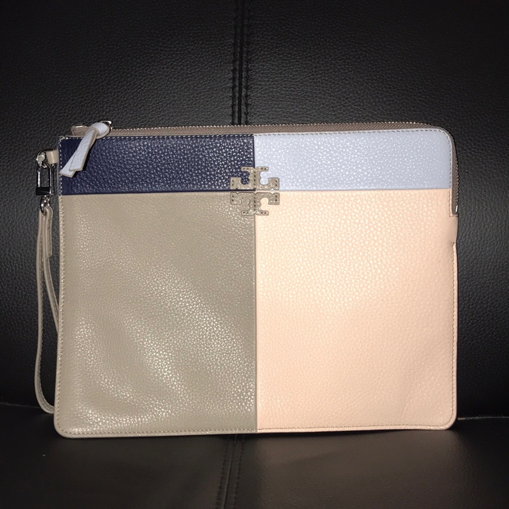 Tory burch wristlet